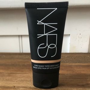 NARS tinted Moisturizer SPF 30